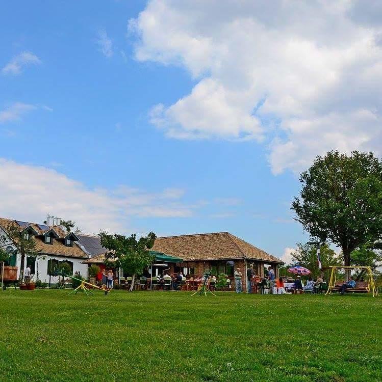 Salas Tatic Hotel Turija Exterior photo